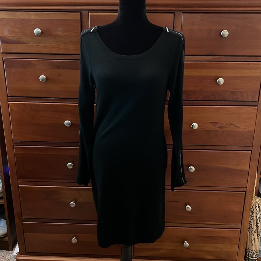 Black Sheath Cashmere Dress with Long Sleeves and Scoop Neck with Zipper details
